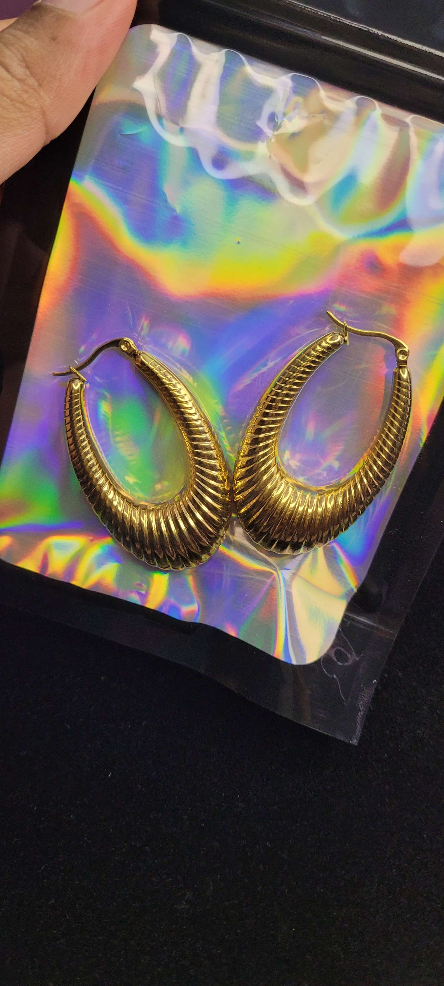 CHUNKY GOLD EARRING