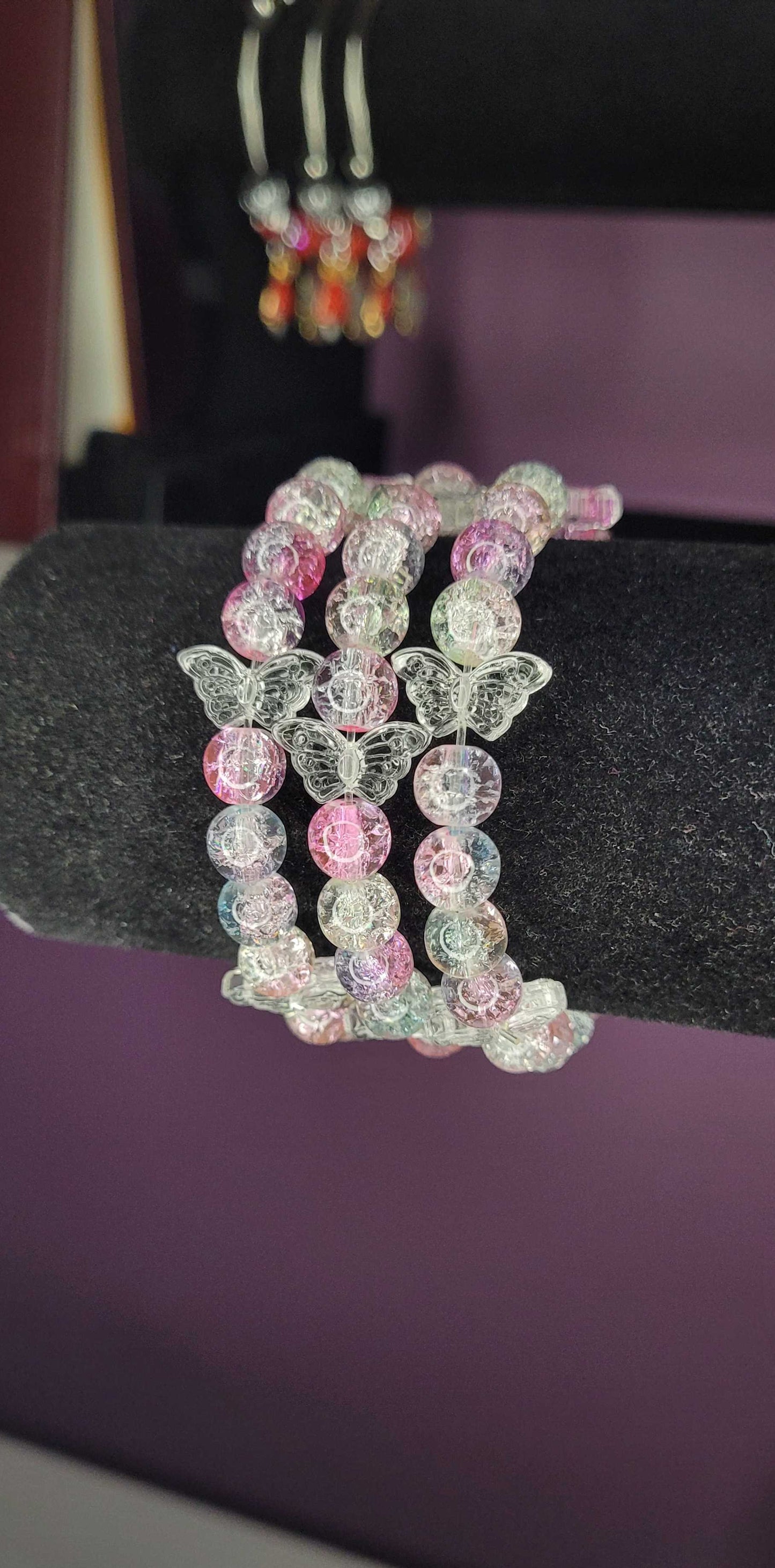 CLEAR CRACKLE BRACELET WITH BUTTERFLIES
