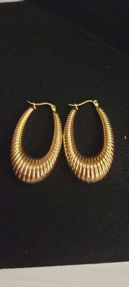 CHUNKY GOLD EARRING