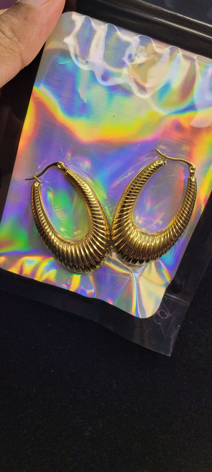 CHUNKY GOLD EARRING